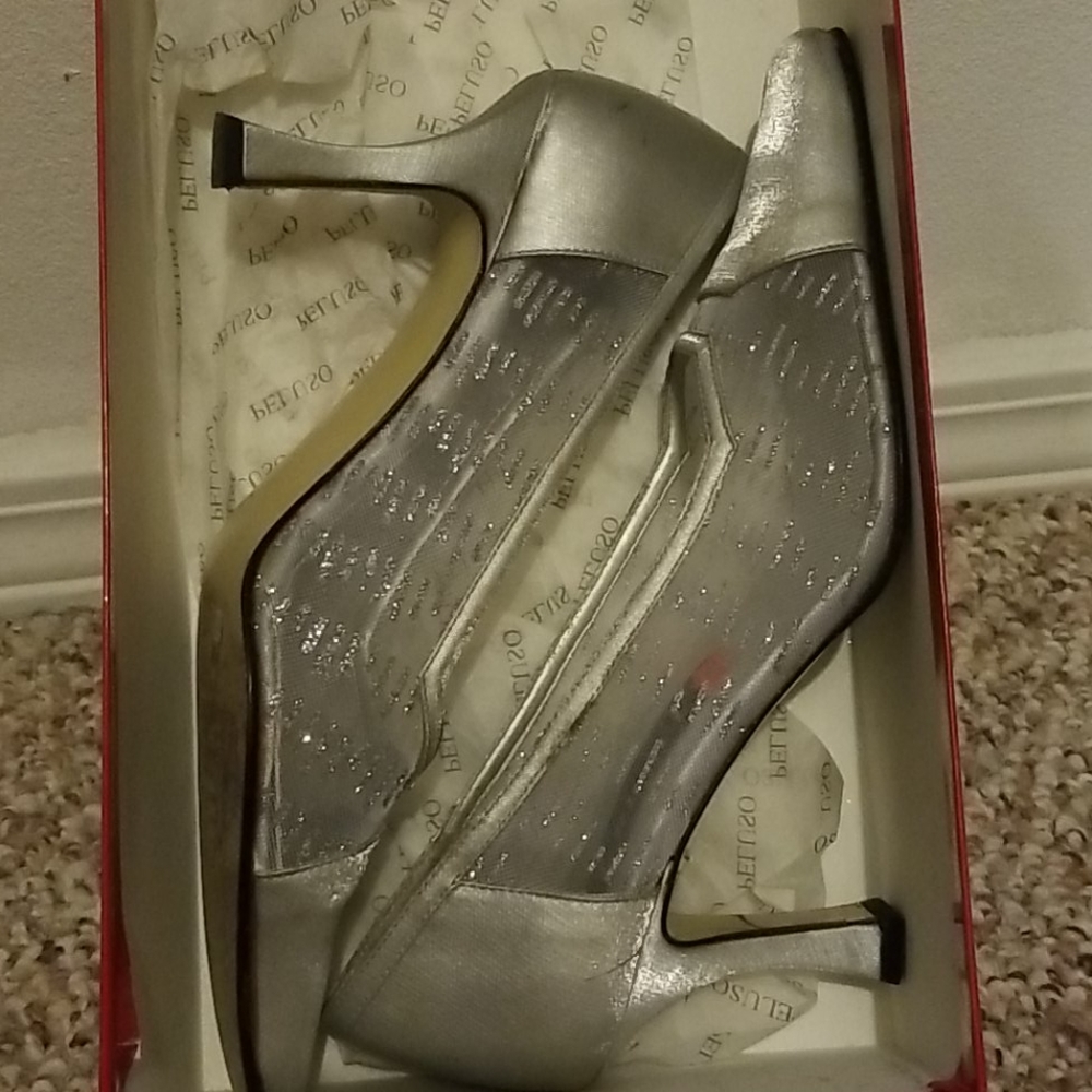Beautiful silver pumps - Picture 7 of 7